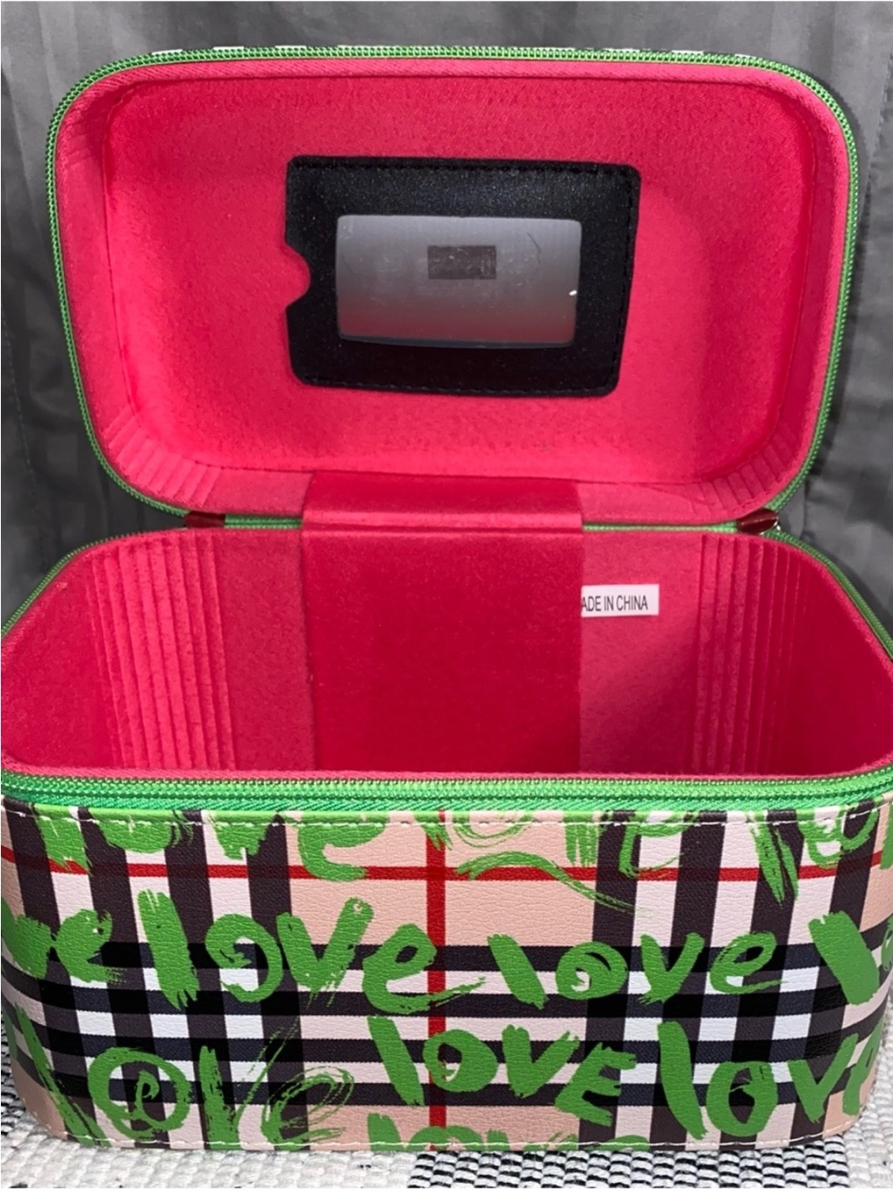 NWT Pink Plaid LOVE Graffiti Train Case Vanity Makeup Travel Bag Box Large - Picture 3 of 4